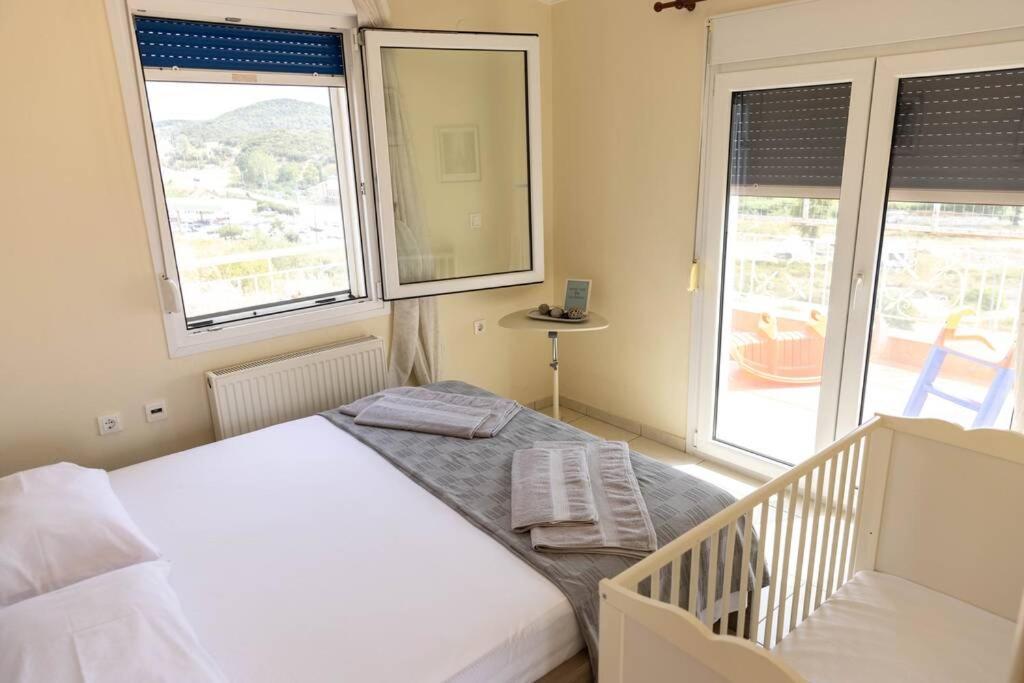 Port View House-Comfy Family Apartment-Panoramic View Néa Péramos Eksteriør billede